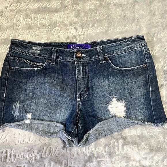 Miley Cyrus shorts - Picture 1 of 6